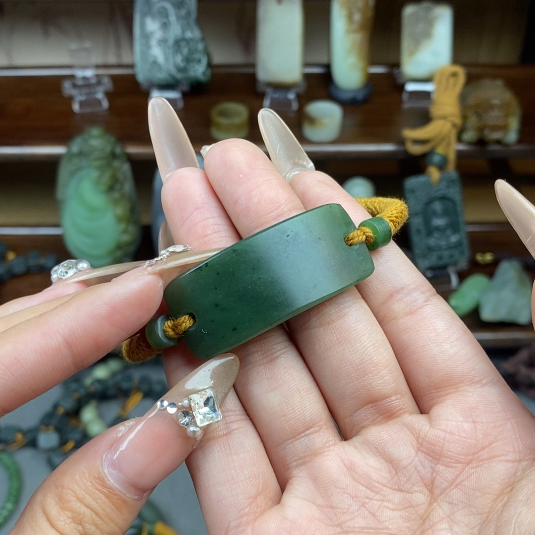 和田玉颈饰未镶嵌?****?