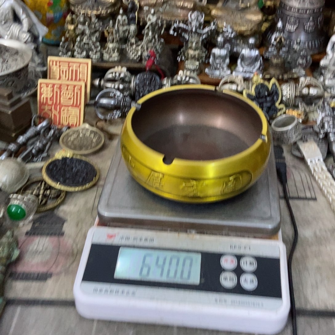 老杨黄铜摆件老杨黄铜。