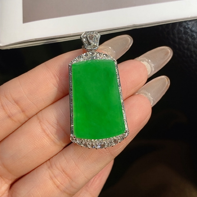 【拾玥珠宝】天然缅甸翡翠A货 阳绿无事牌吊坠