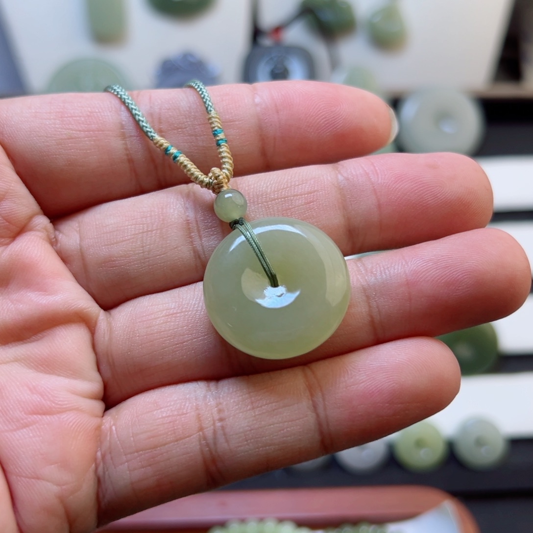 吊坠(赠链)未镶嵌和田玉666