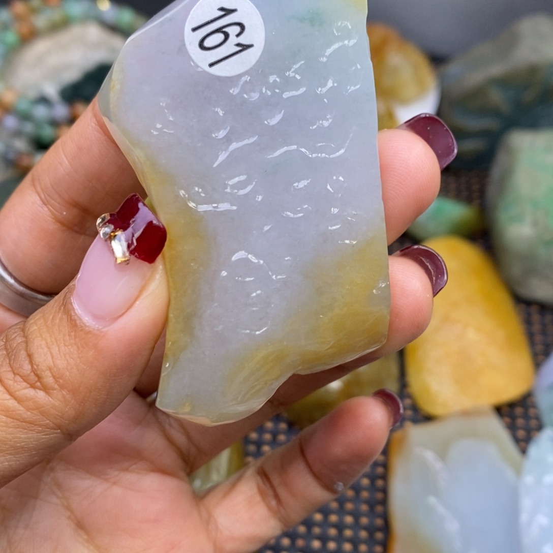 翡翠颈饰未镶嵌格**格翡翠