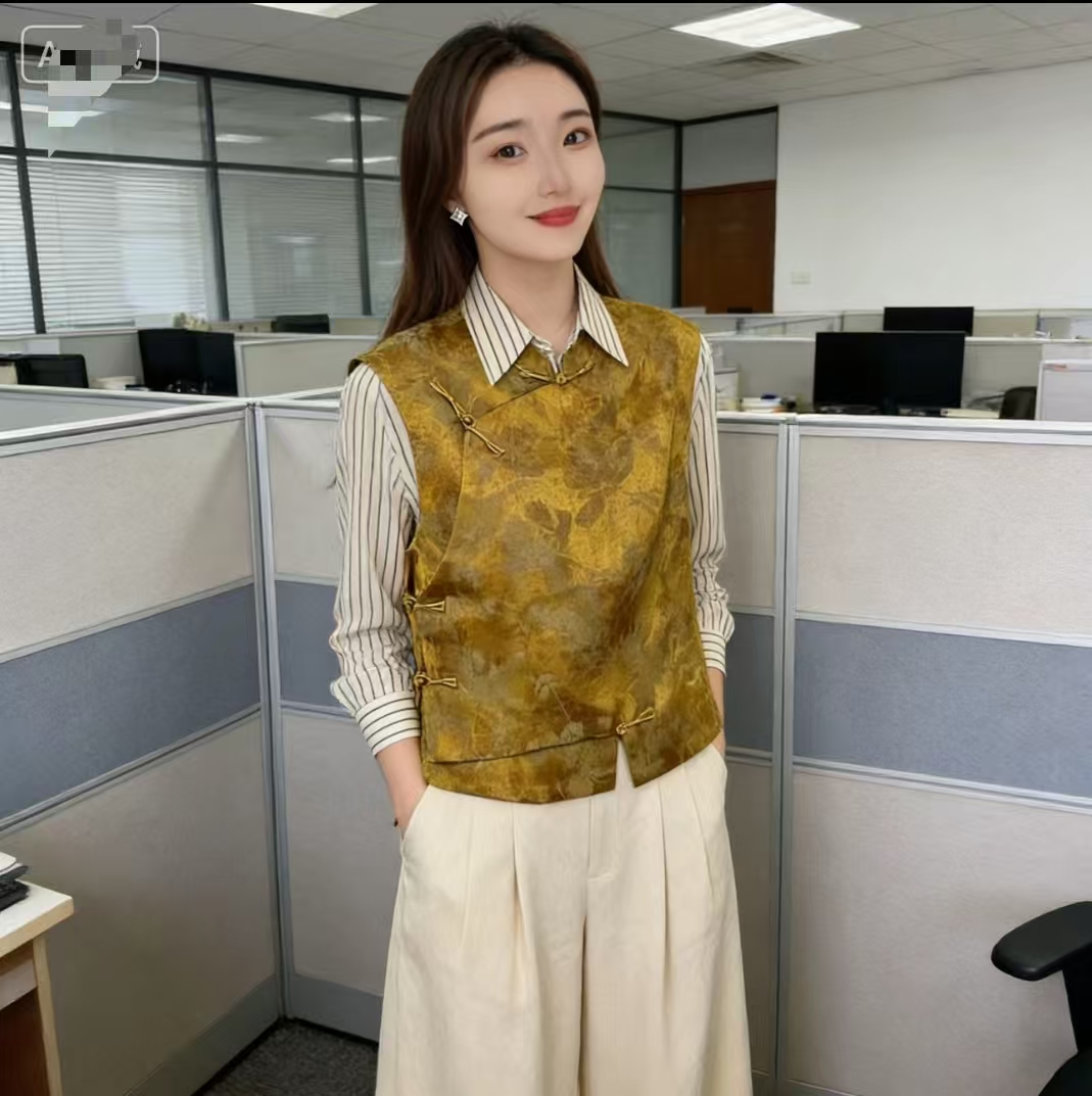  秋冬叠穿神器 姜黄新中式盘扣马甲女