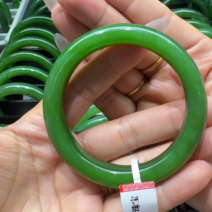 拽***豆和田玉（碧玉）手镯未镶嵌