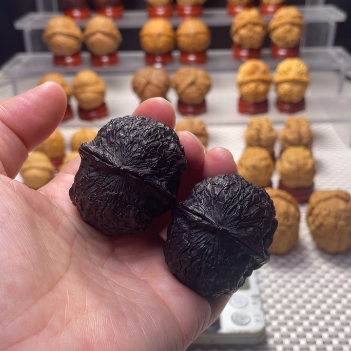 文玩核桃把件8金丝绣球