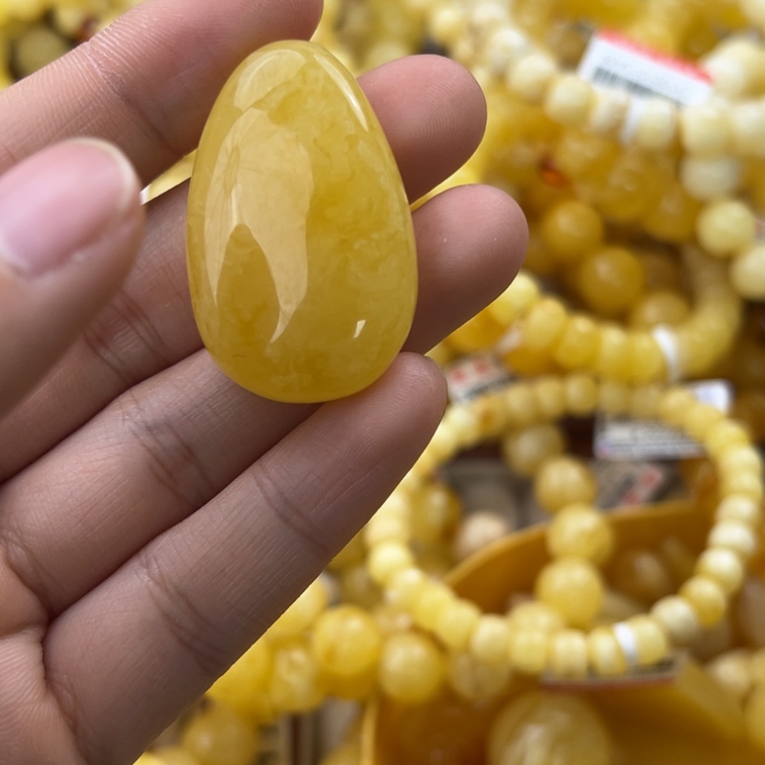 琥珀珠宝奇石未镶嵌