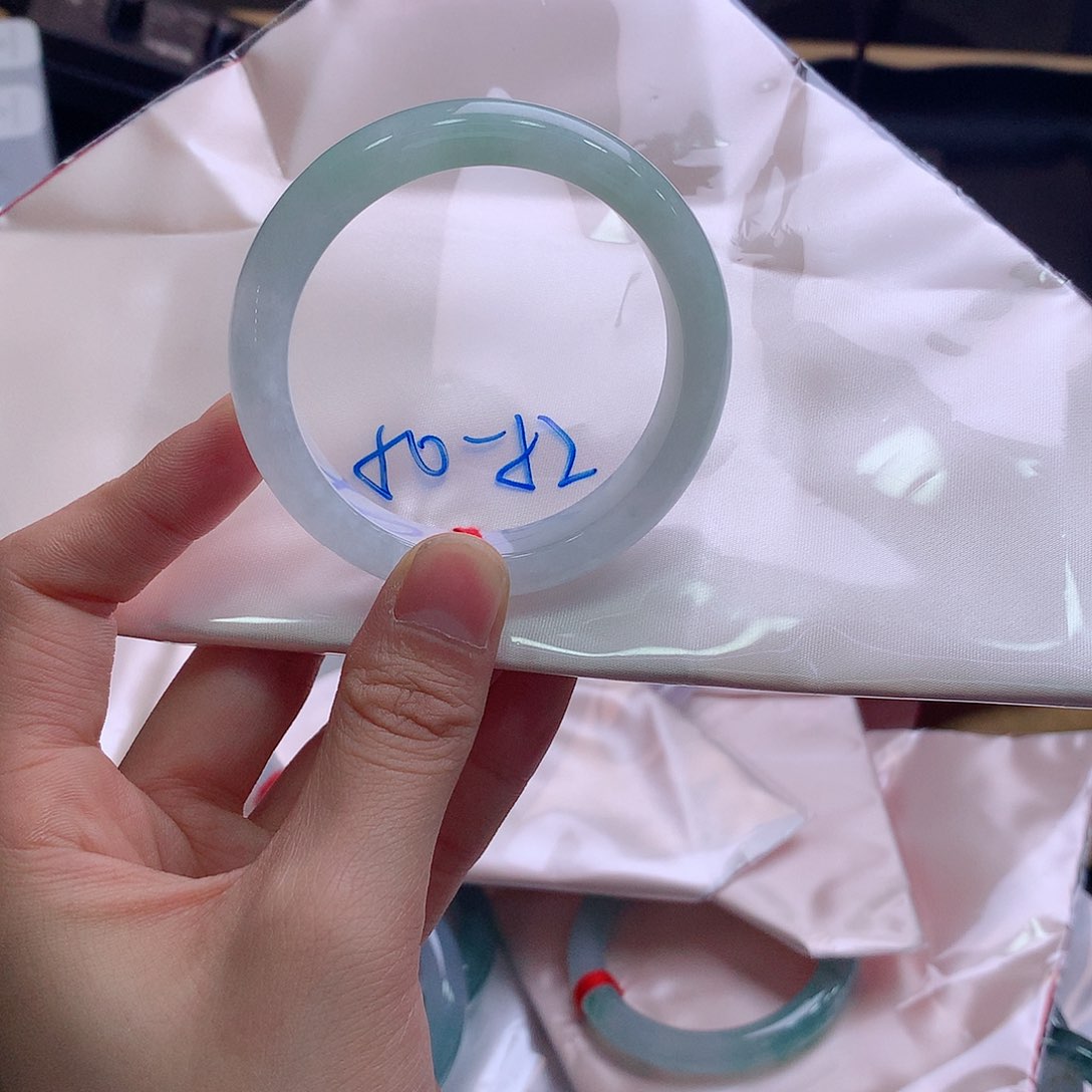 未镶嵌手镯翡翠翡翠
