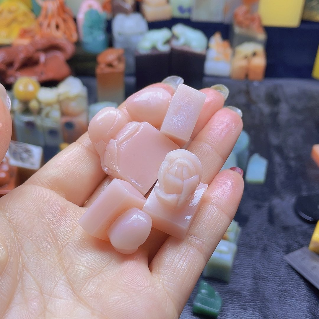 昌化石印石翻***元粉冻石