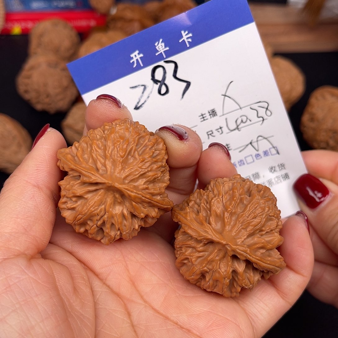 文玩核桃吊坠苹果40尺。 283