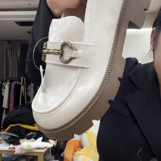 米白色乐福鞋40码码数偏小一码