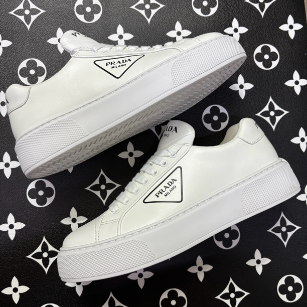 99新 Prada/普拉达 42.5欧码倒三角黑白休闲板鞋/时尚/百搭/