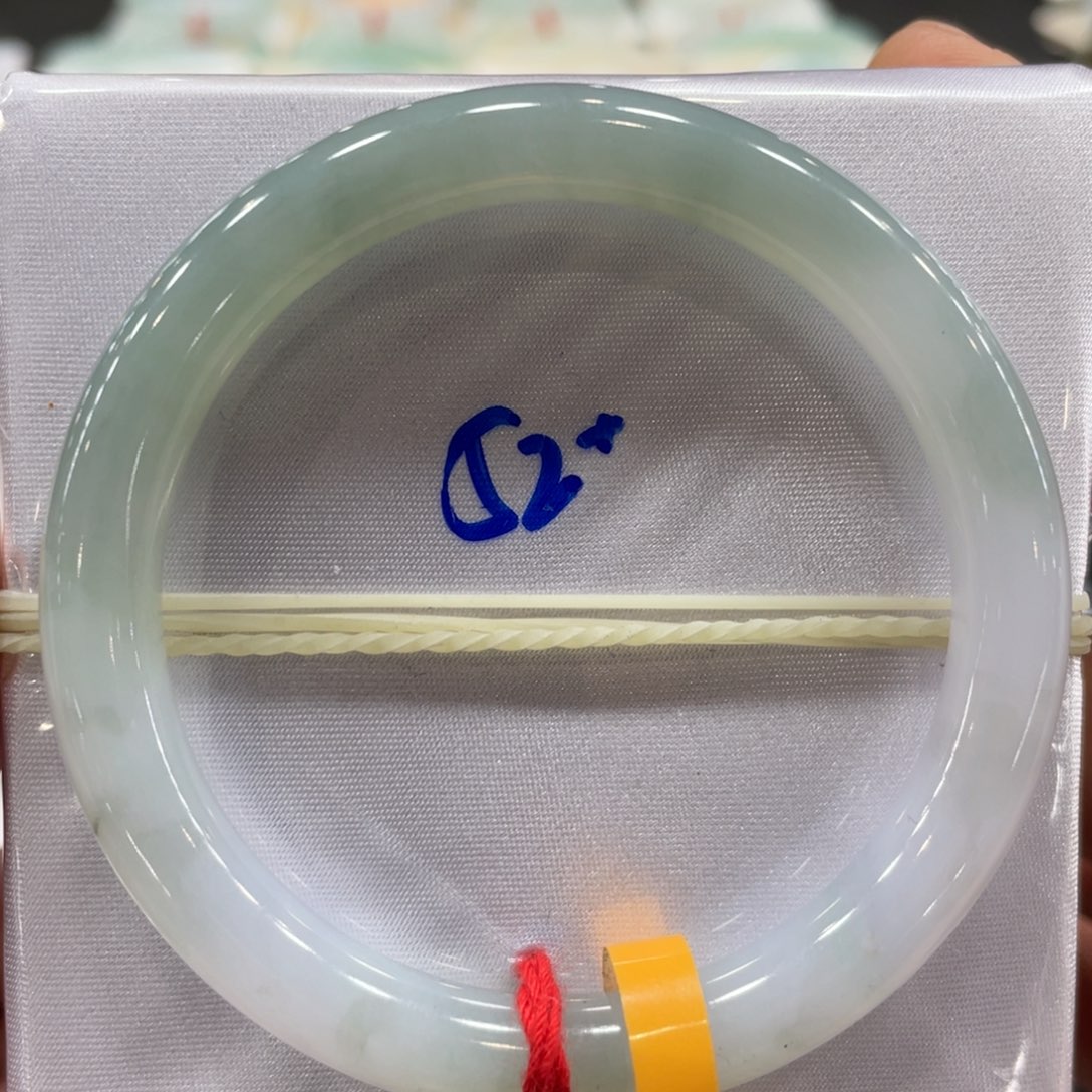 翡翠手镯未镶嵌翡翠手镯