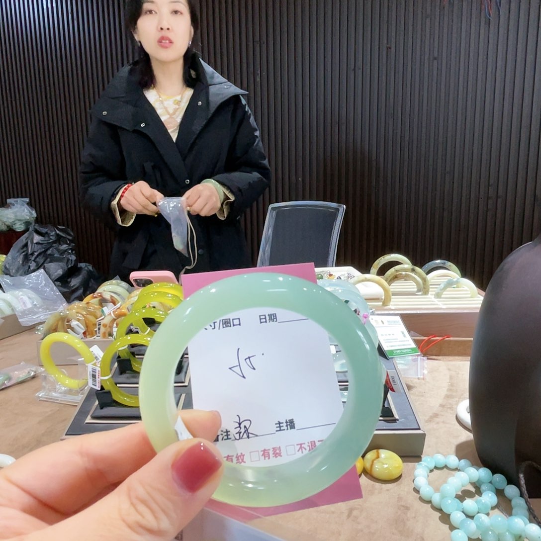 蛇纹石玉手镯未镶嵌弥*