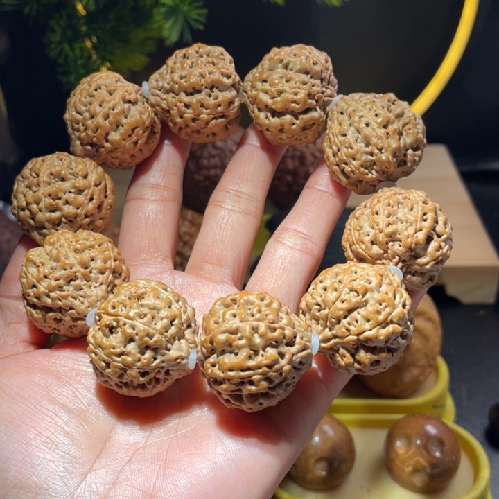 桃核把件多瓣金刚菩提手持