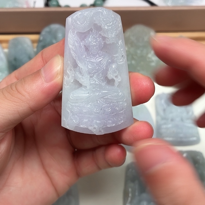 未镶嵌定制翡翠不动明王