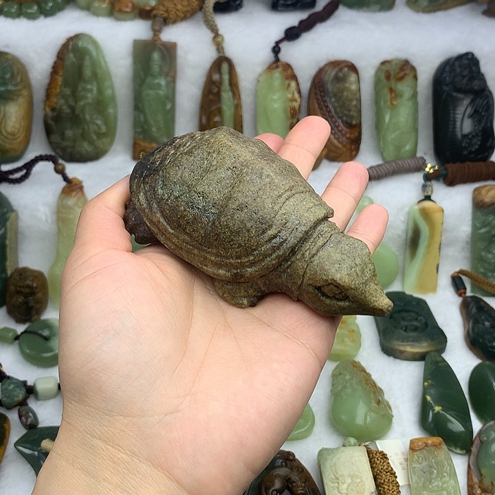 岫岩河磨玉（透闪石质玉）未镶嵌把件