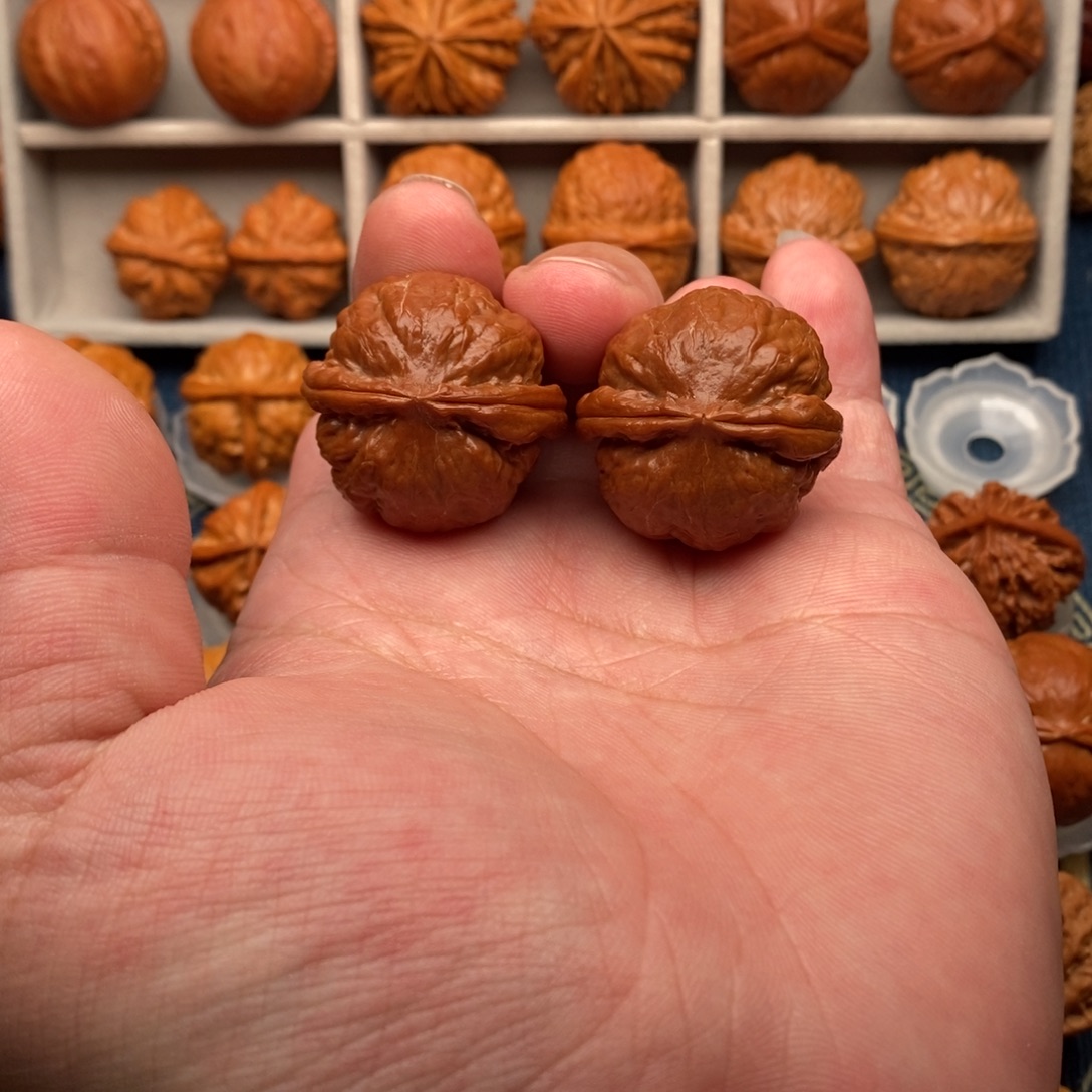 把件文玩核桃卧虎石