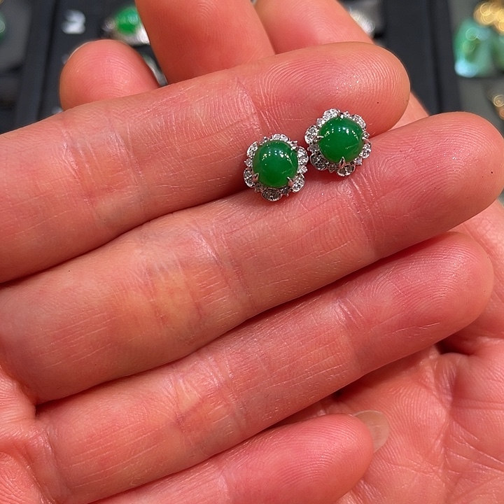 慧***禾翡翠18K金镶嵌耳饰旦面