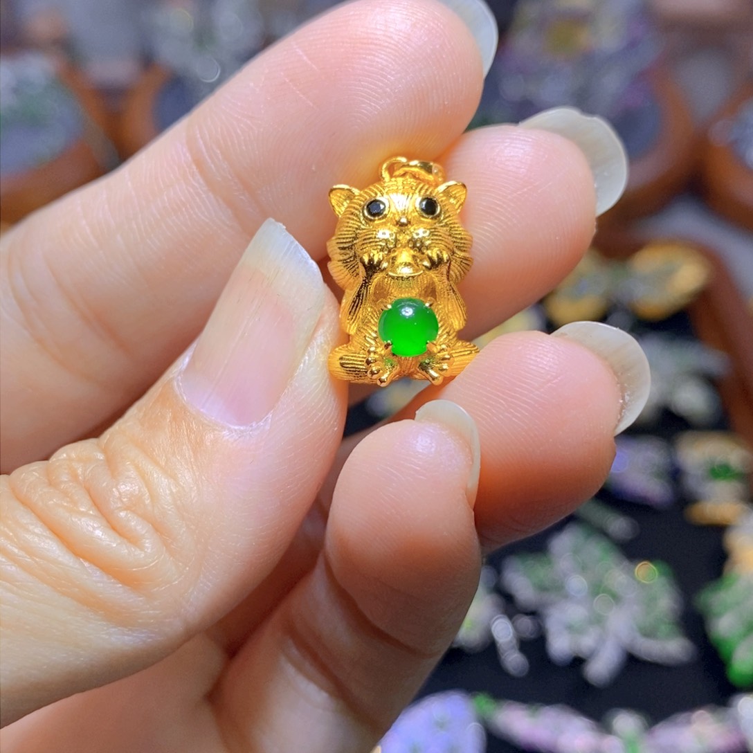 翡翠颈饰银S925镶嵌天然翡翠