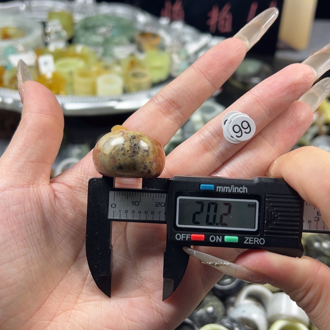 蛇纹石玉未镶嵌戒指