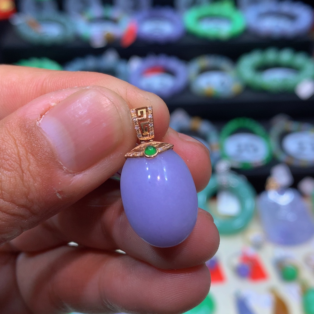 翡翠18K金镶嵌颈饰