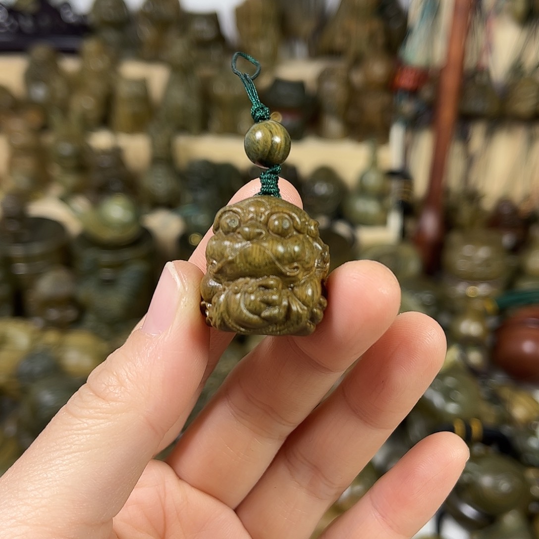 维腊木（绿檀）打***实貔貅手机挂