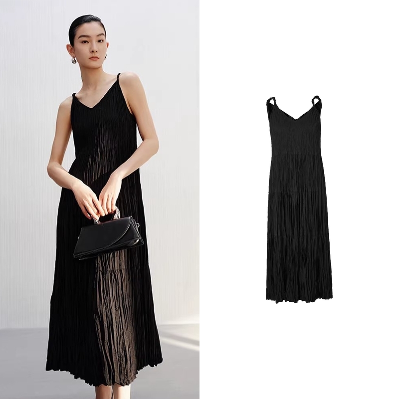 【连衣裙】2025年新款舒适透气重工压褶时尚感连衣裙女Z5771