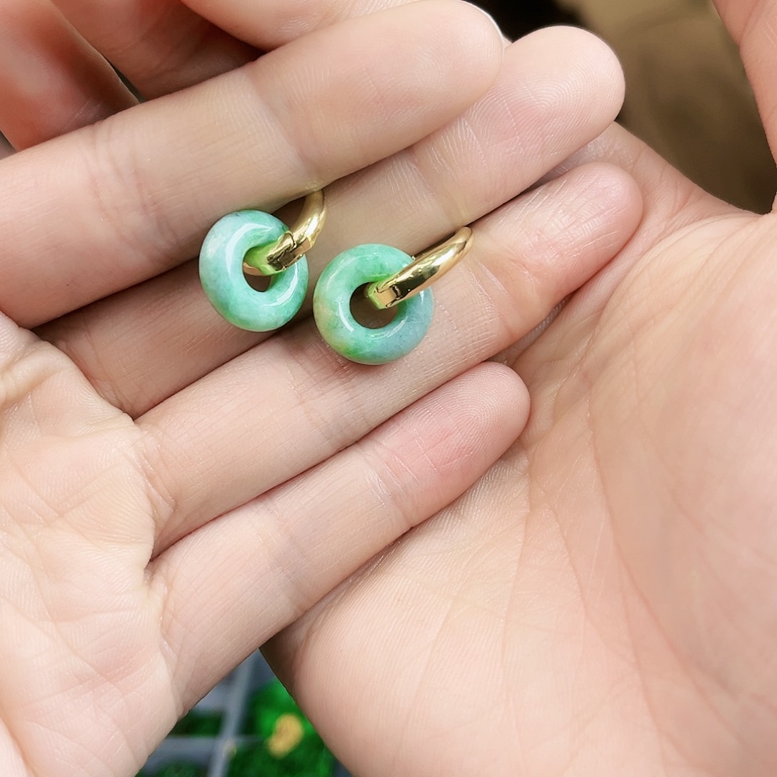 翡翠颈饰未镶嵌耳饰