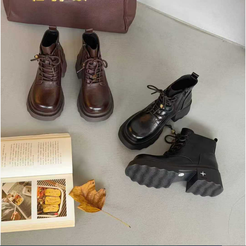 576527511冬季新款2025时尚潮流百搭舒适休闲加绒马丁靴女