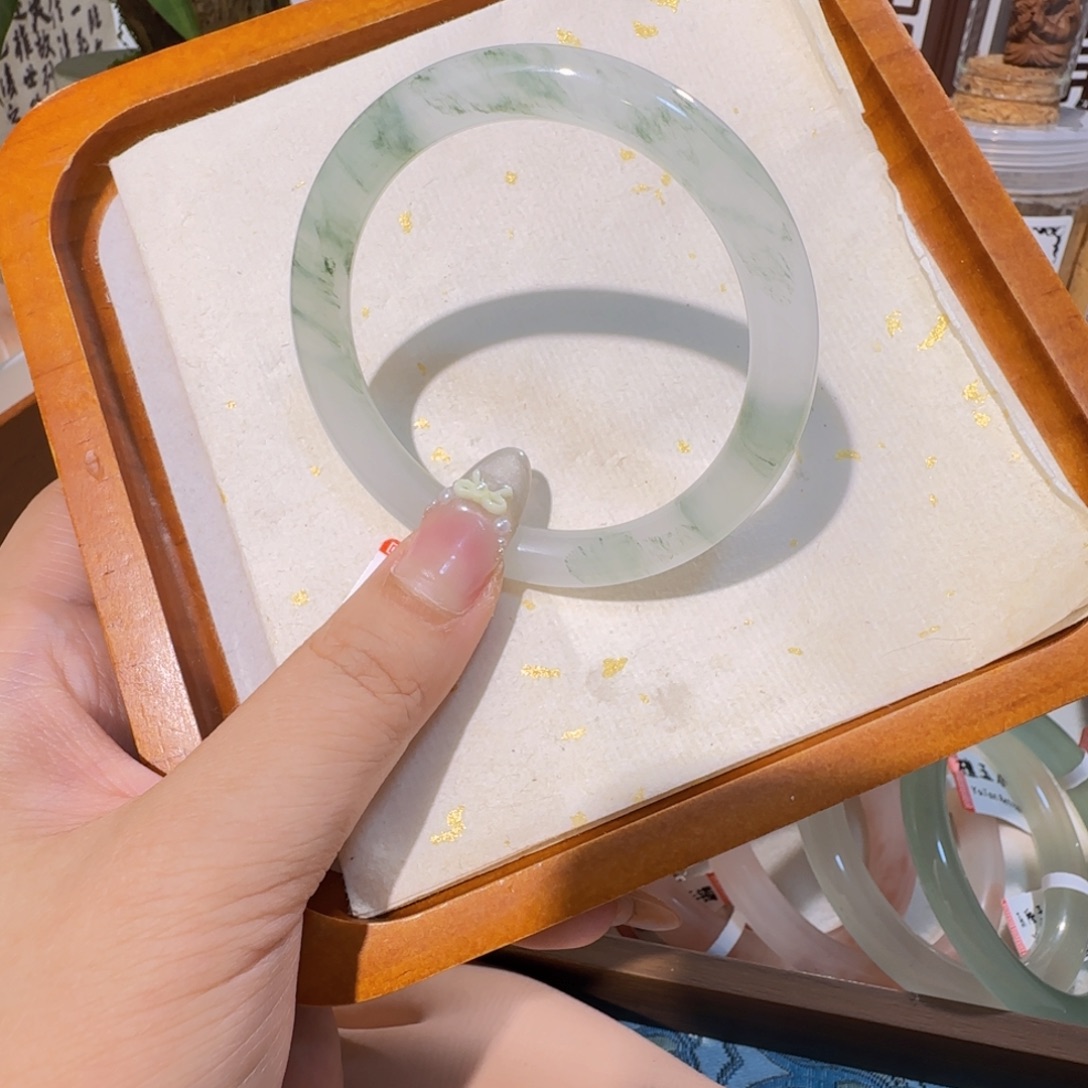 石英质玉（天山翠）未镶嵌手镯浓翠圆条51.4-7.8