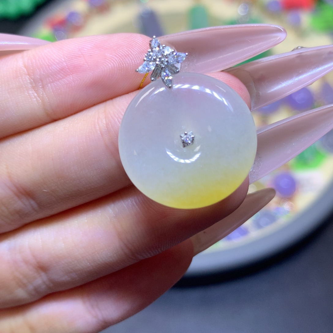 翡翠18K金镶嵌颈饰