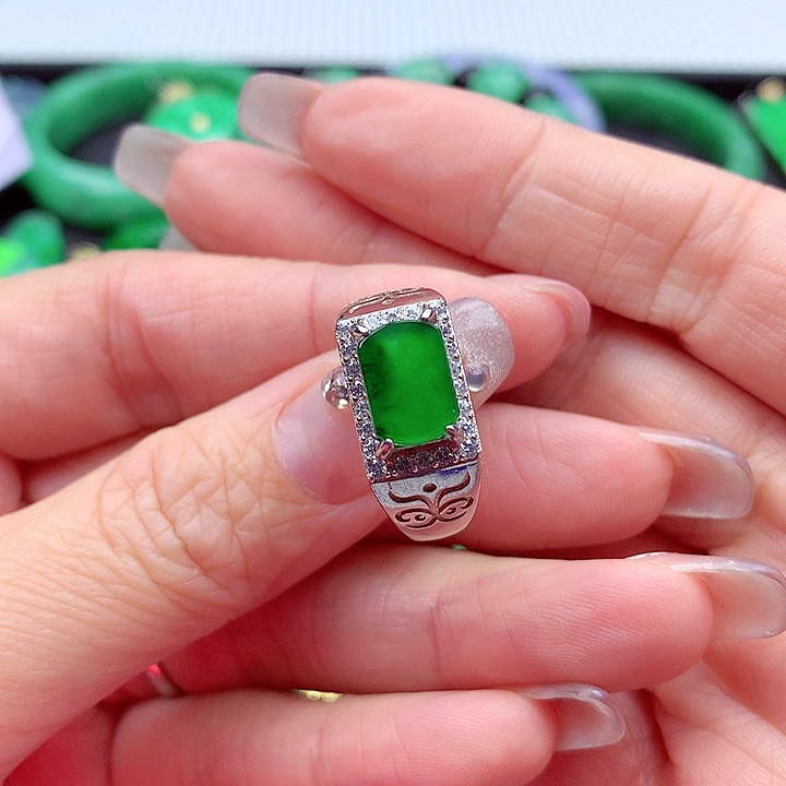 翡翠颈饰银S925镶嵌翡翠