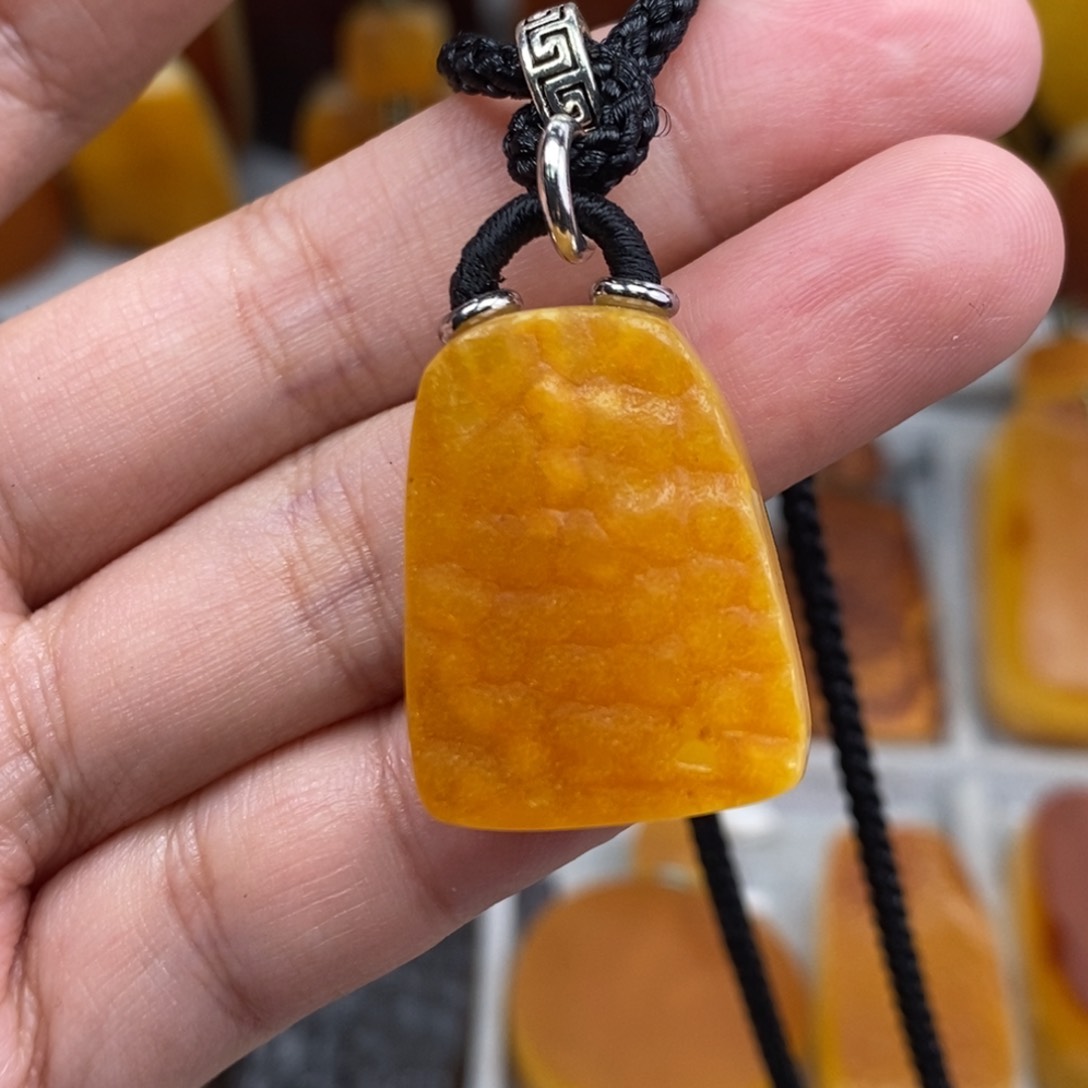 琥珀吊坠(赠链)未镶嵌