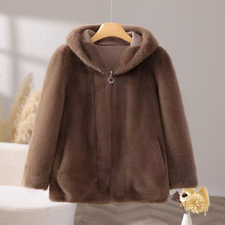 2025中年妈妈冬装水貂绒外套洋气5中老年女冬阔太太皮毛一体大衣