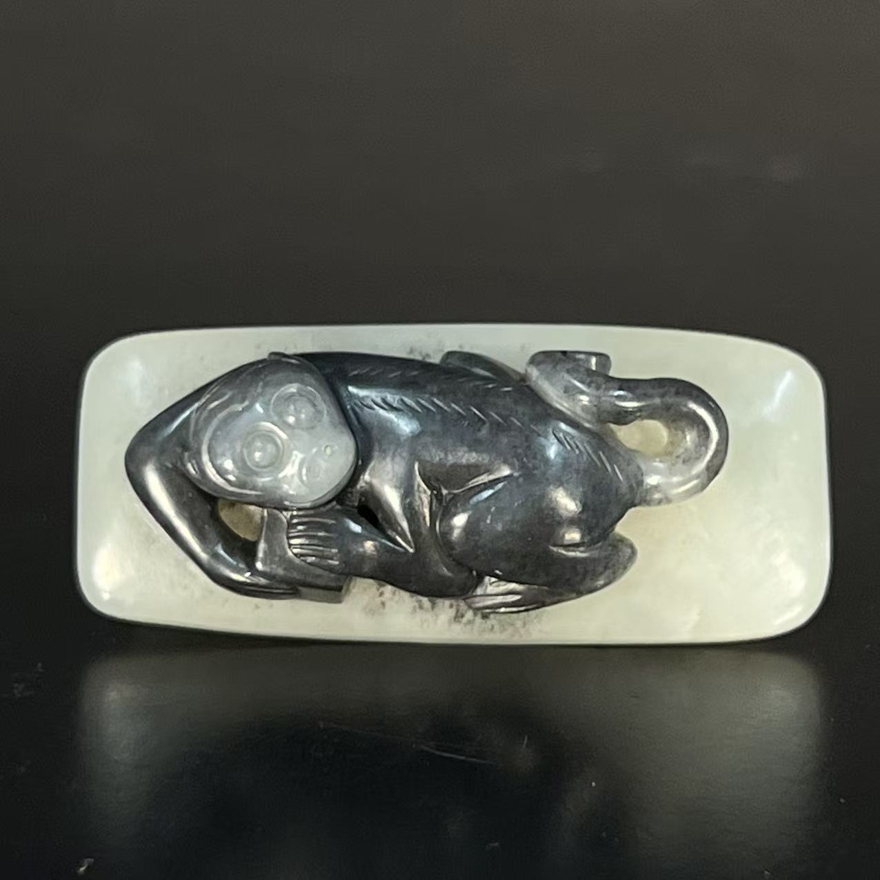 B1554 和田玉雕封侯带穿 L4.5cm