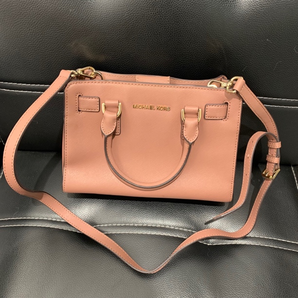 95新 MICHAEL KORS/迈克高仕 MK裸粉色全皮斜挎包