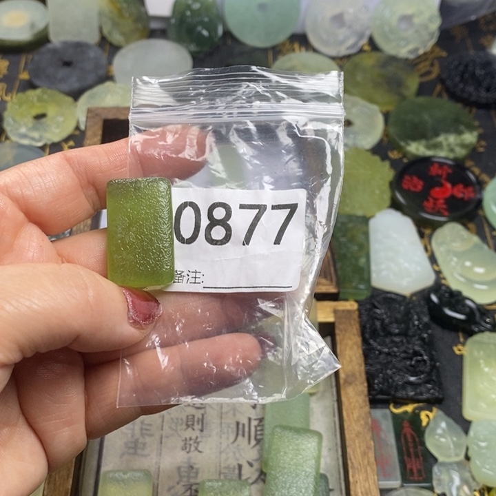 蛇纹石玉颈饰合金?***秃