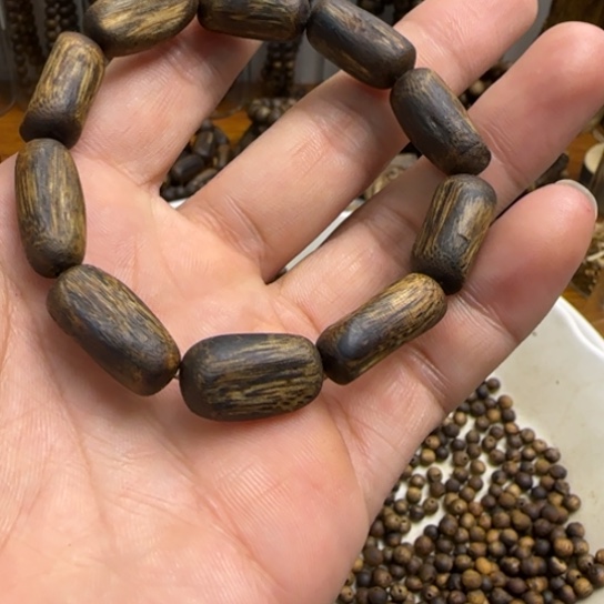 沉香沉香碎屑绿棋楠沉香随形单圈10克➕多样性发一