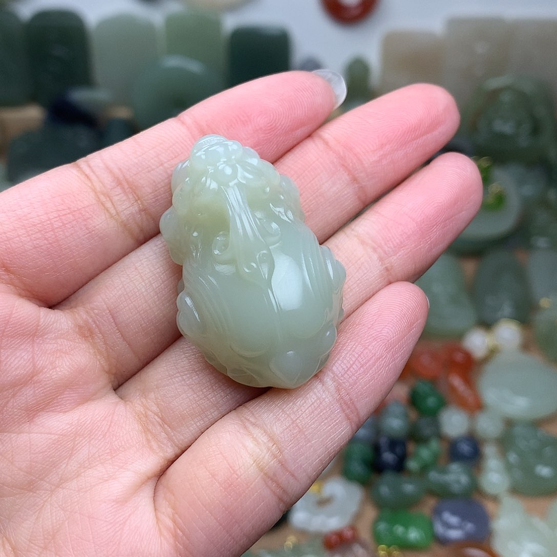 和田玉吊坠未镶嵌