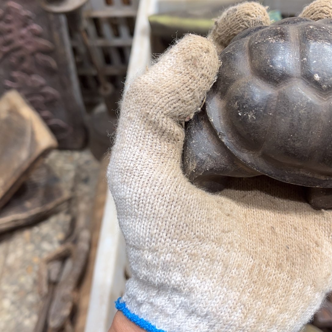 下***虎一物一图，工艺品。