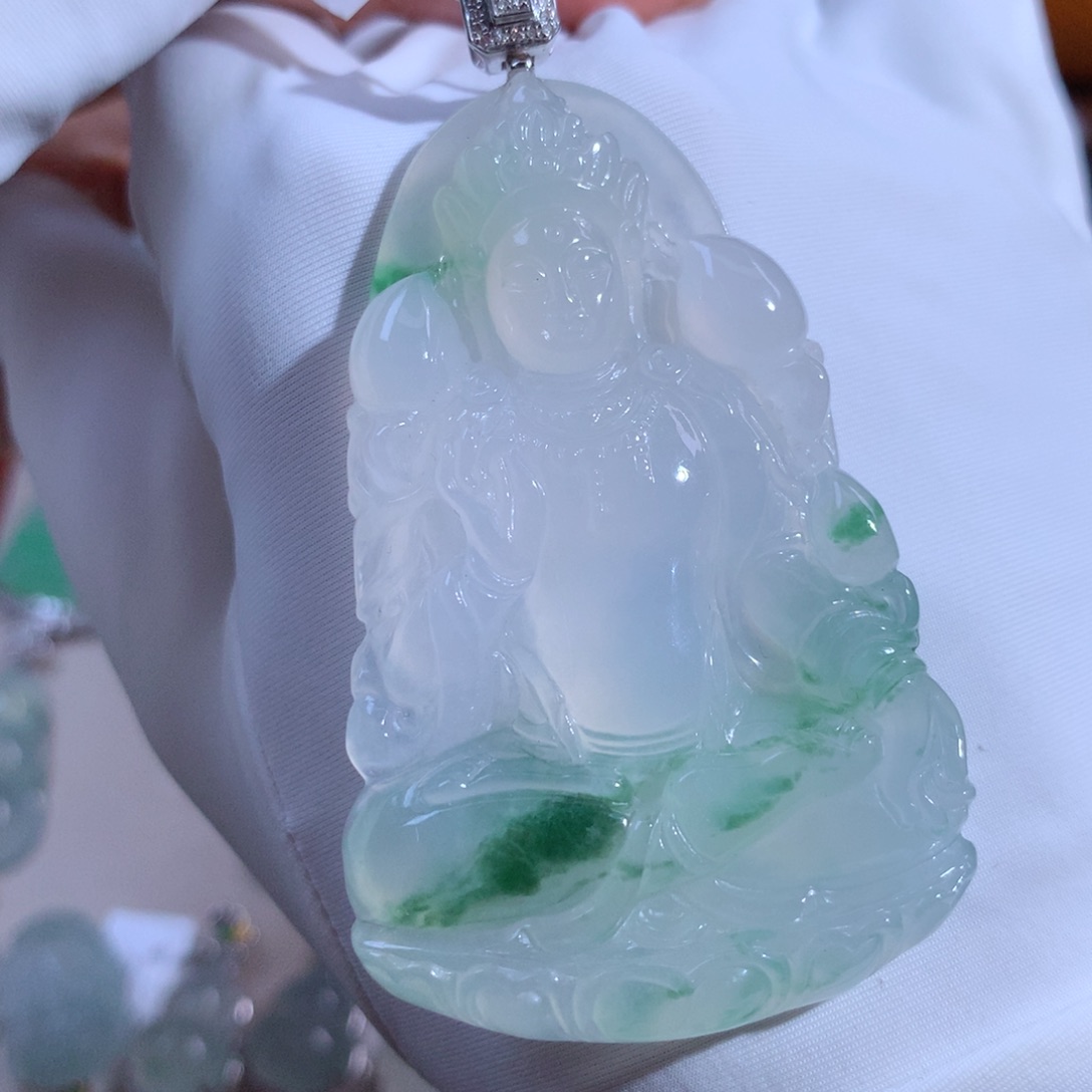 翡翠颈饰18K金镶嵌度母