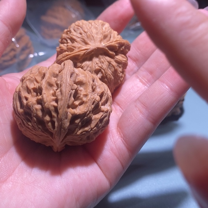 Z***J文玩核桃吊坠呃呃呃呃18