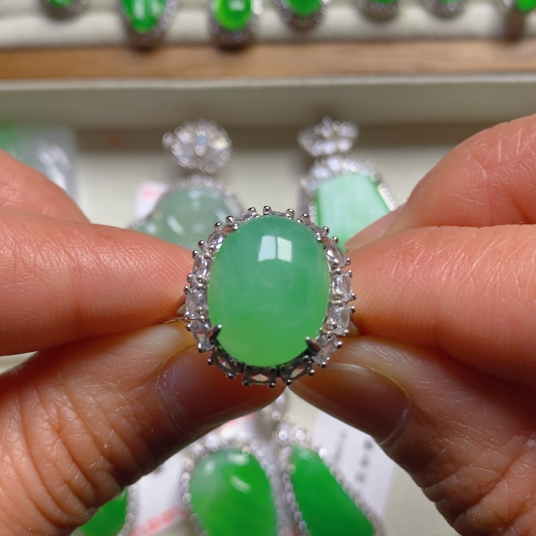 翡翠颈饰银S925镶嵌女戒