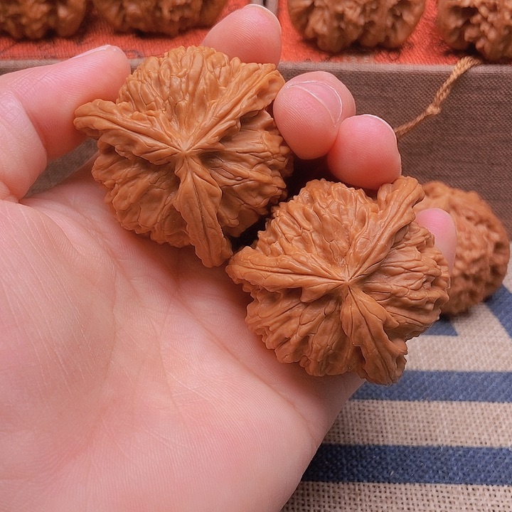 吊坠文玩核桃?三棱