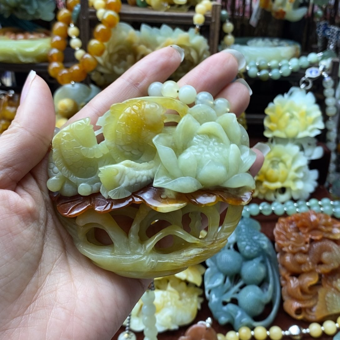 蛇纹石玉挂件未镶嵌