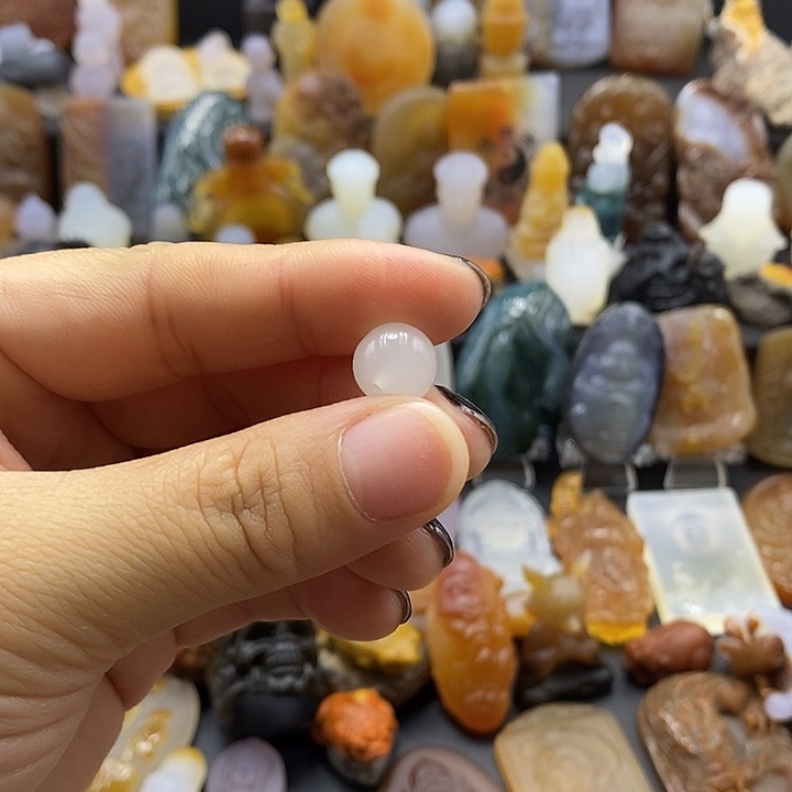 白***糖玛瑙/玉髓未镶嵌颈饰