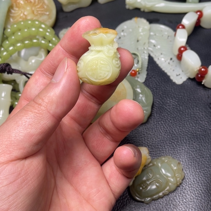 和田玉（子料）未镶嵌颈饰