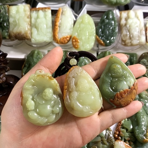 岫岩河磨玉（透闪石质玉）吊坠未镶嵌