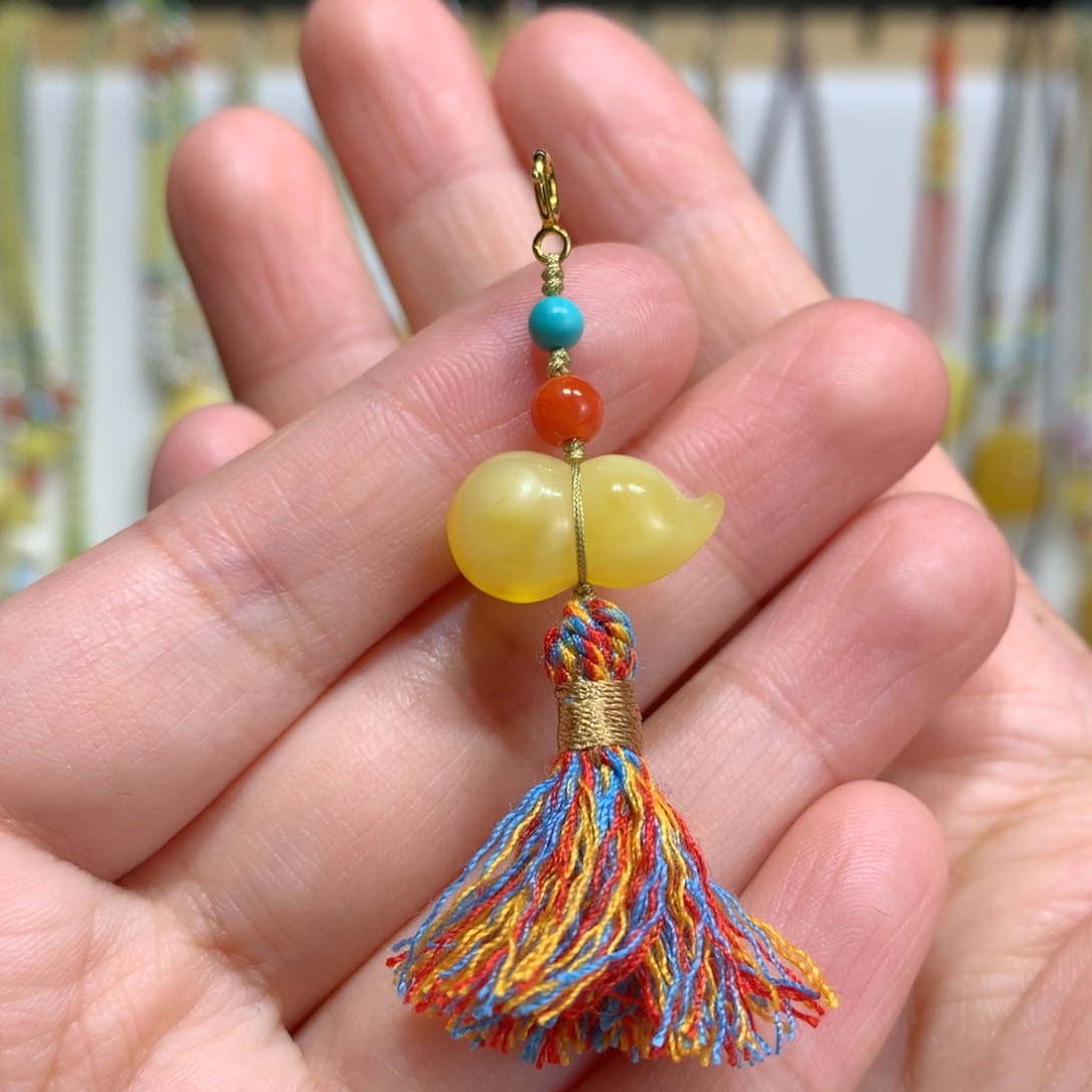 蜜蜡裸石未镶嵌特价微瑕