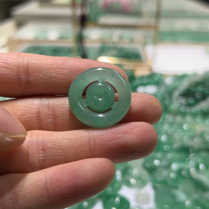 石英质玉颈饰合金