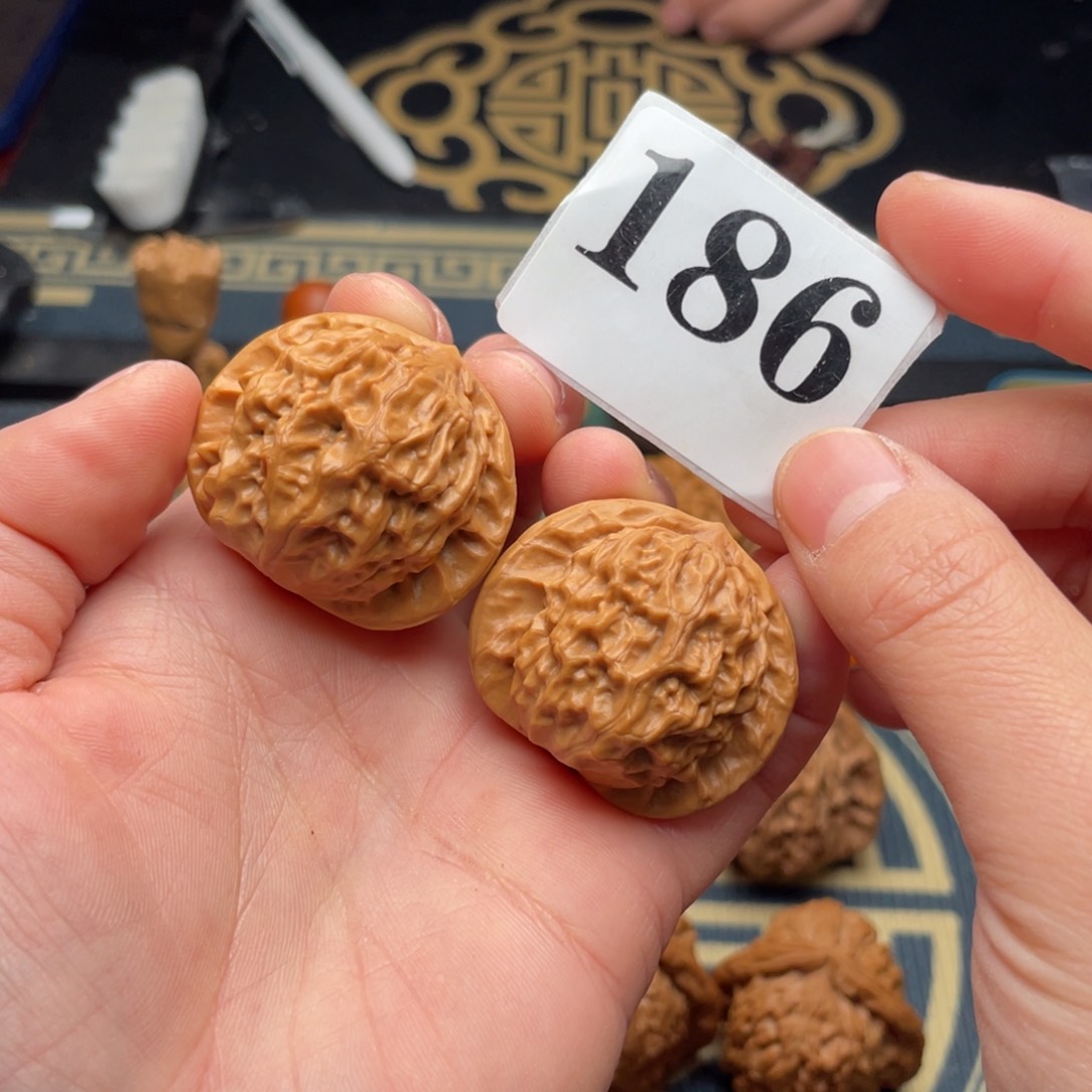 桃核吊坠36瓷娃娃186号